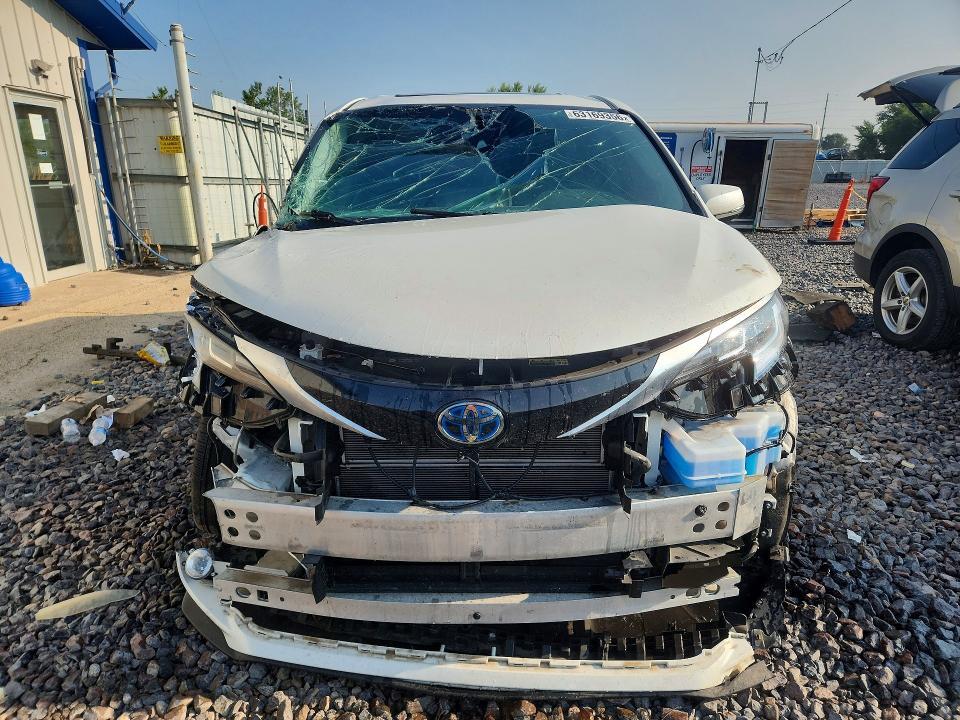 2021 Toyota Sienna Limited 7-passenger