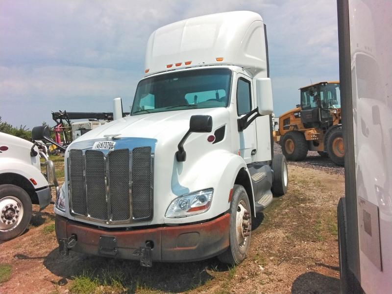 2017 Peterbilt 579 Semi Truck