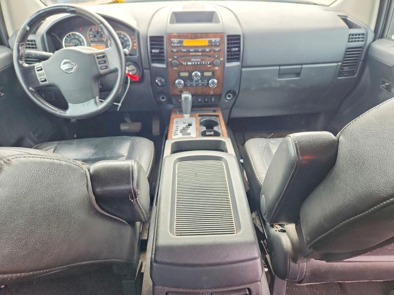 2010 Nissan Titan se