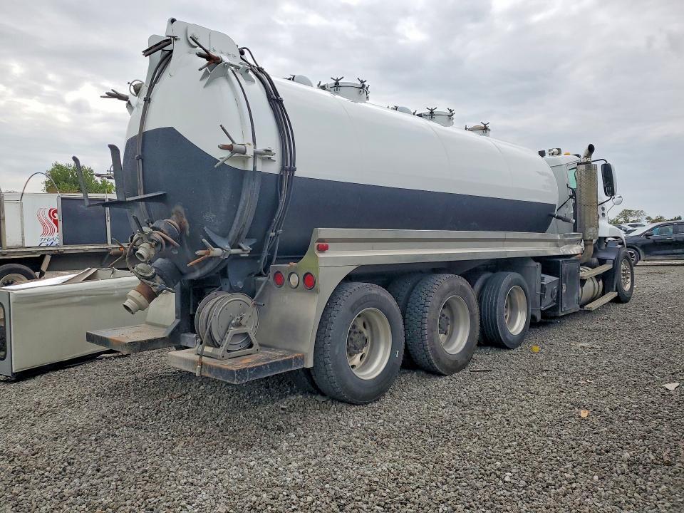 2004 Mack CX613 Septic Truck