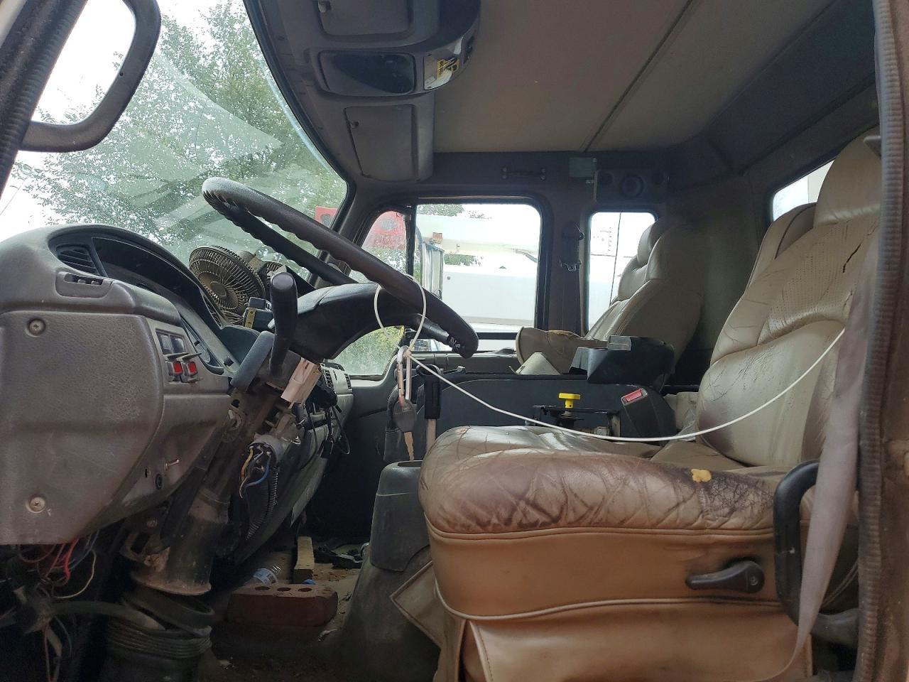 1999 UD UD2300 Refuse Truck