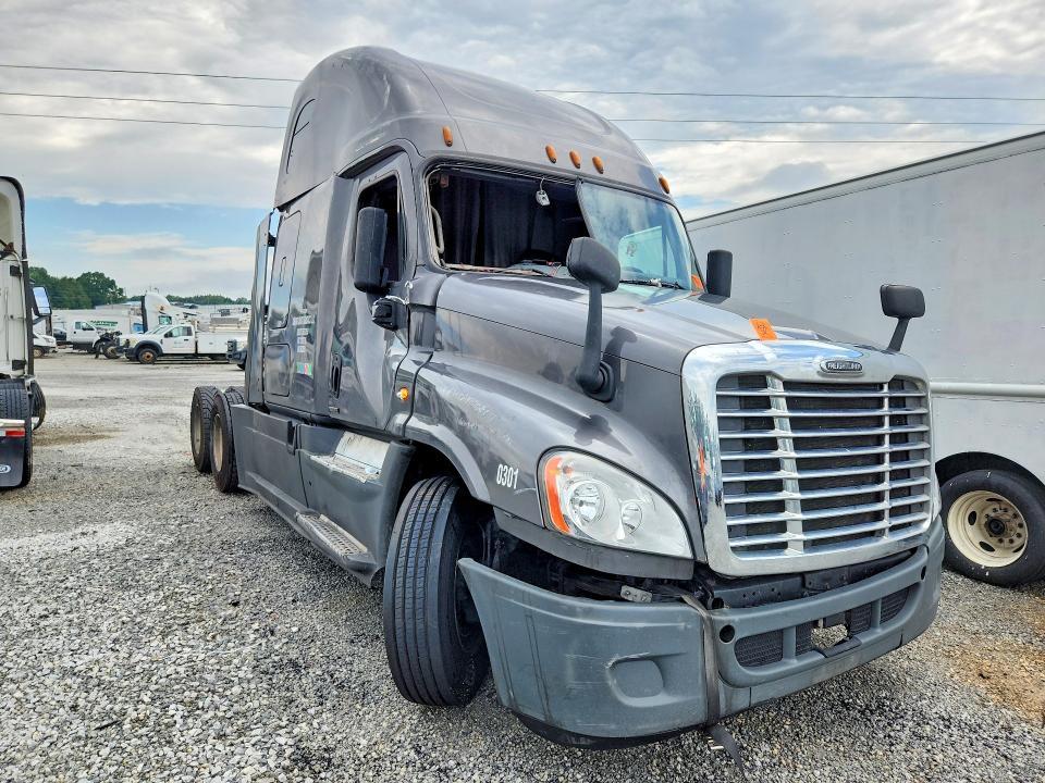 2018 Freightliner Cascadia 125 Semi Truck