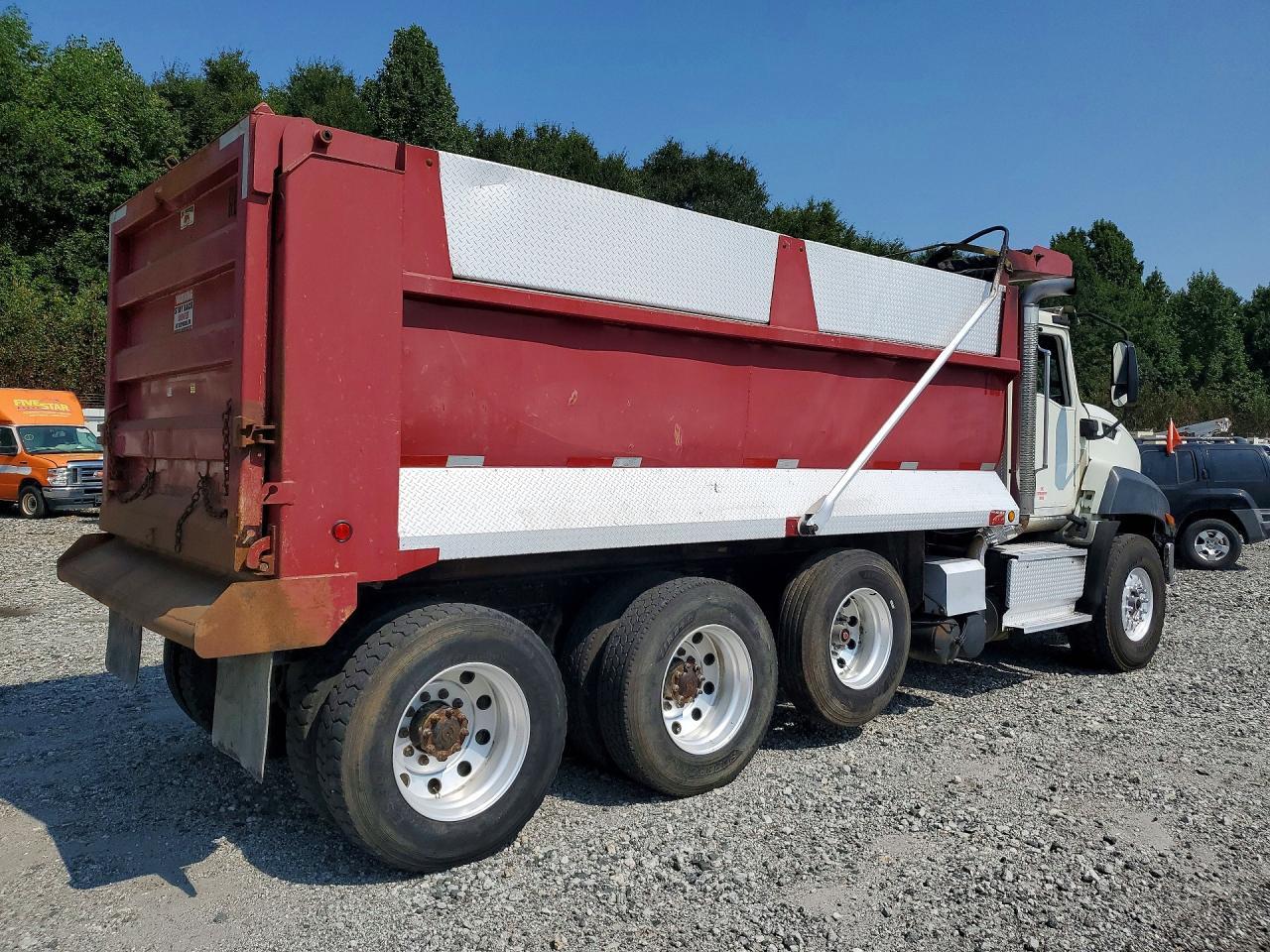 2015 Caterpillar CT660