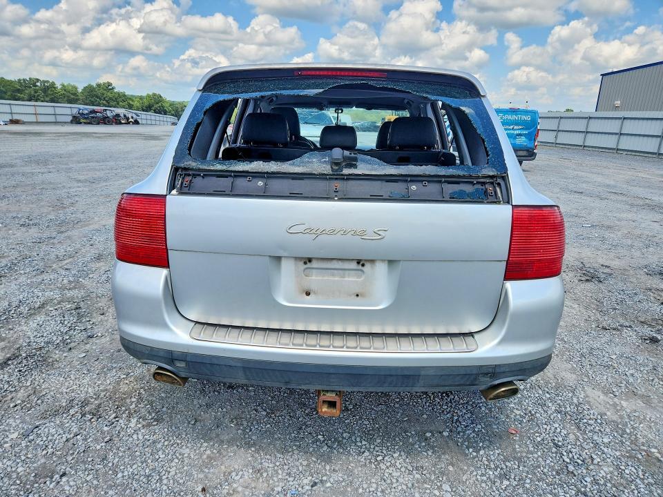 2004 Porsche Cayenne s