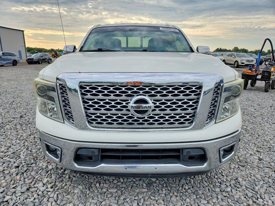 2017 Nissan Titan SL