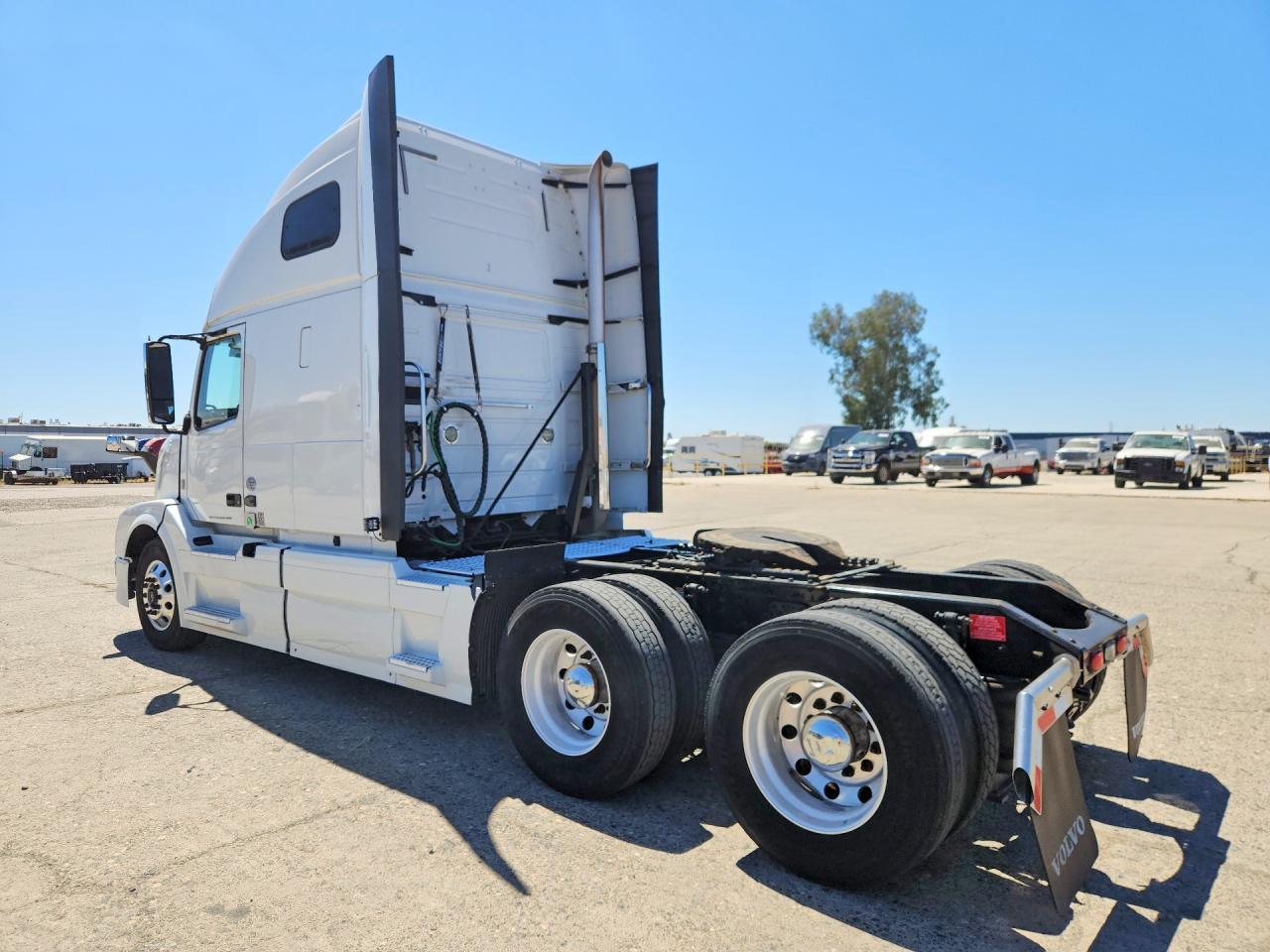 2016 Volvo VNL Semi Truck