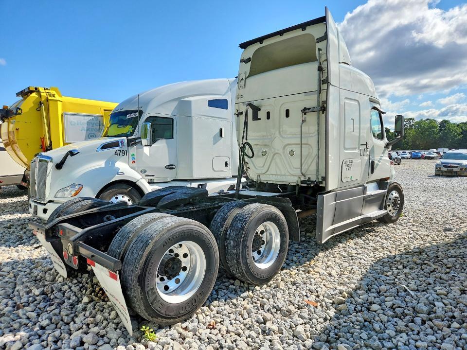 2019 Freightliner Cascadia 116