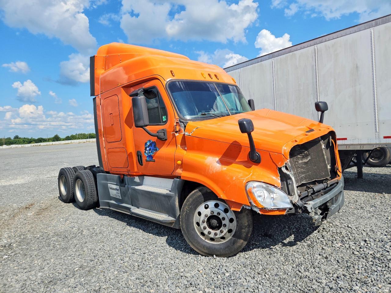 2014 Freightliner Cascadia Semi Truck