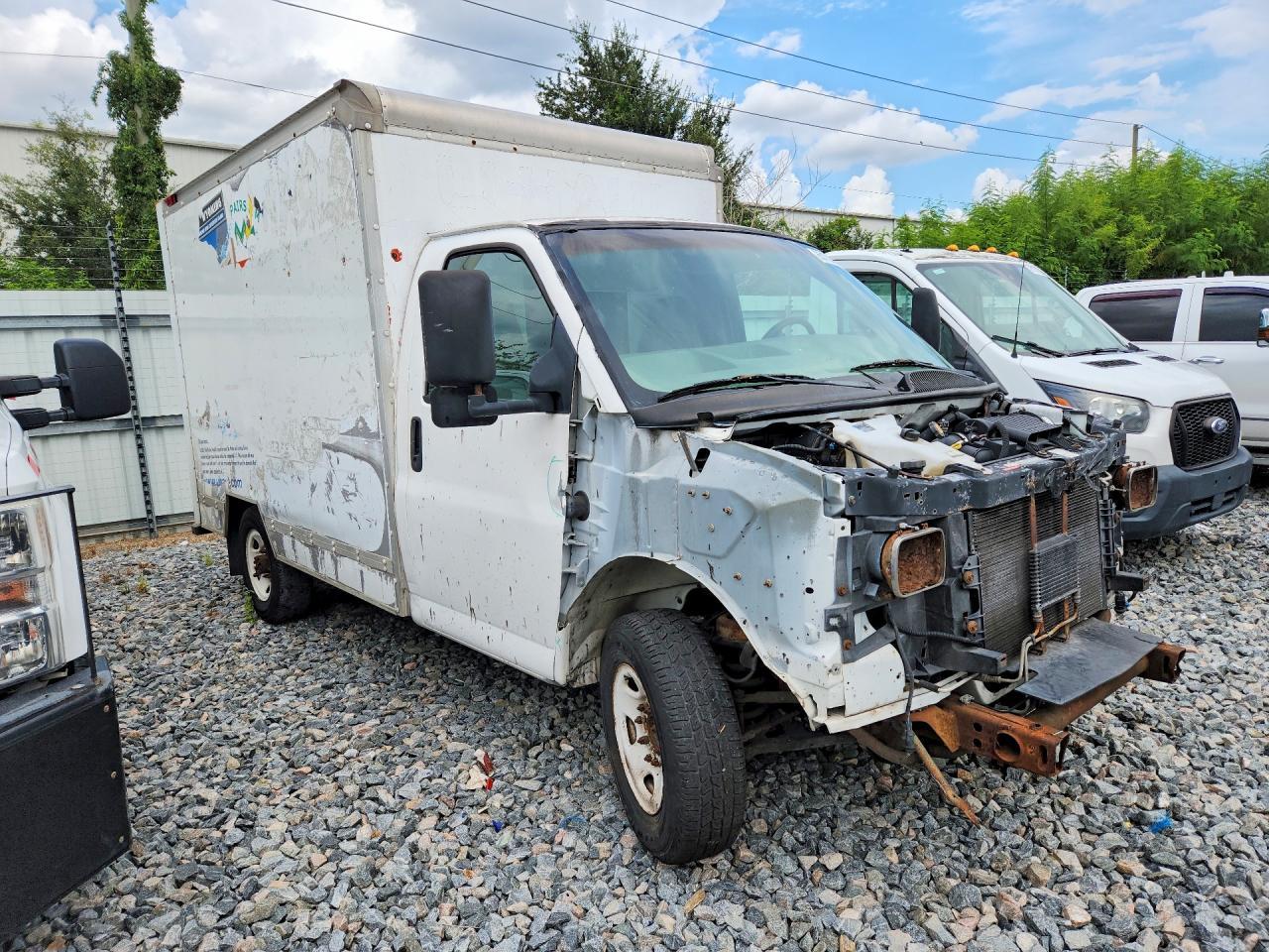 2004 GMC Savana BOX Truck