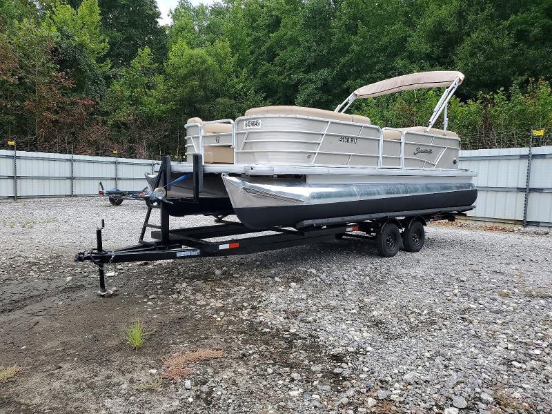 2019 Aqua Patio/godfrey Marine Boat