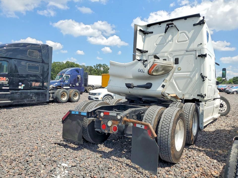 2016 Freightliner Cascadia 125