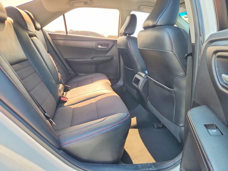 2016 Toyota Camry se