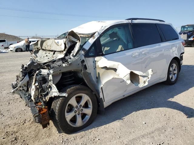 2017 Toyota Sienna LE