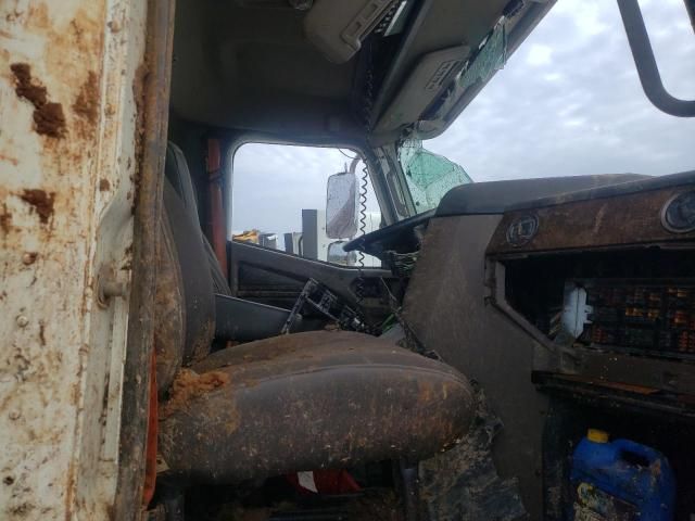 2019 International HX620