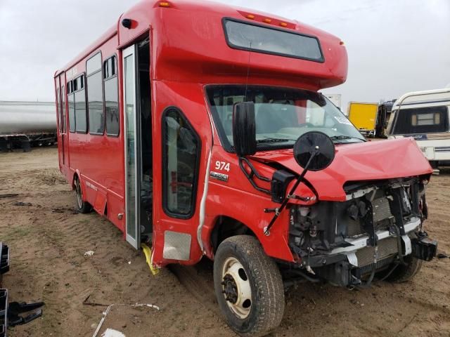 2019 Ford Econoline E450 Super Duty Cutaway Van