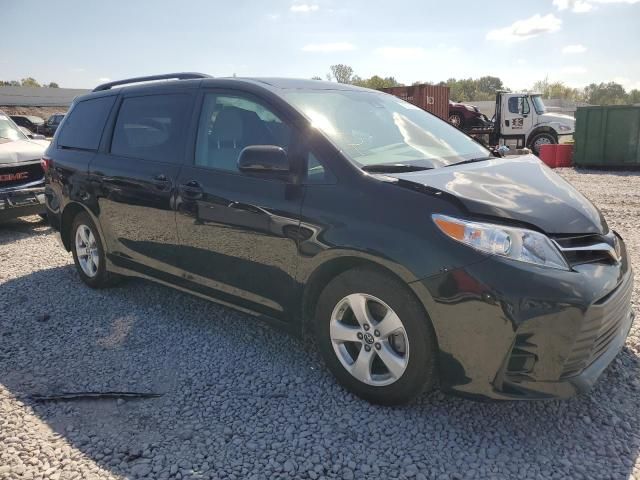 2019 Toyota Sienna LE