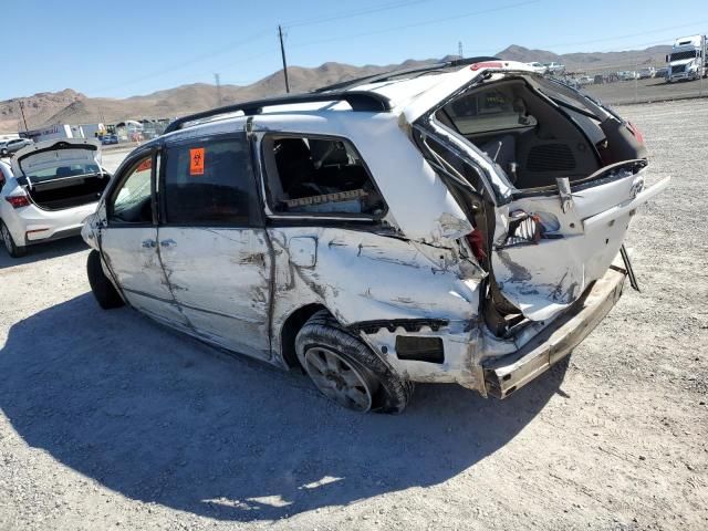 2004 Toyota Sienna CE