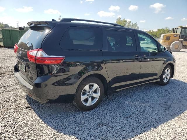 2019 Toyota Sienna LE