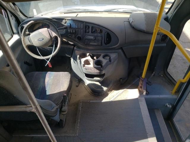 2008 Ford Econoline E350 Super Duty Cutaway Van