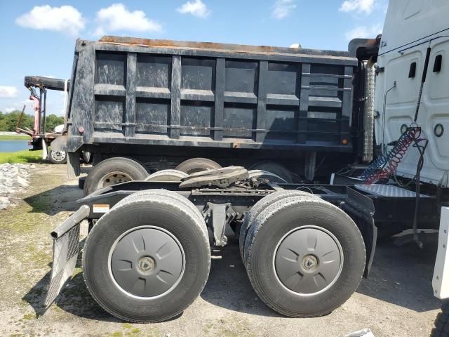 2019 Freightliner Cascadia 126