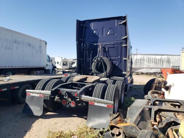 2020 Freightliner Cascadia 126