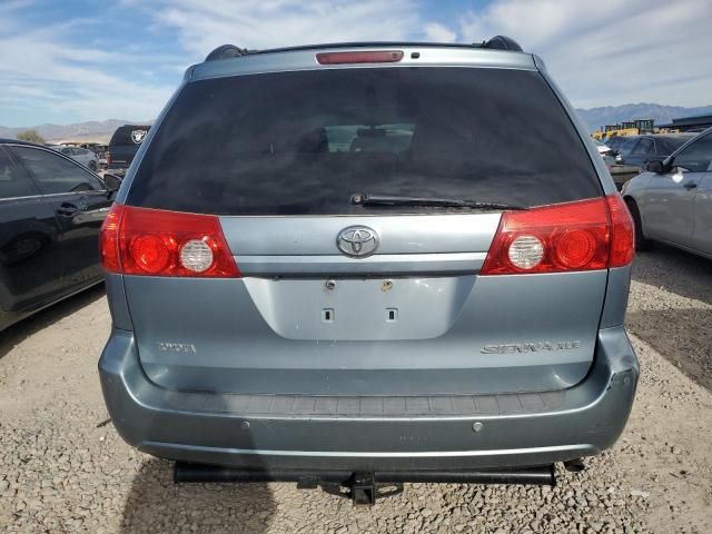 2010 Toyota Sienna XLE