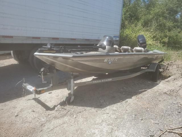 2004 Tracker Boat