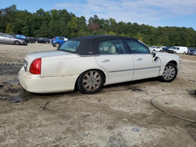 2005 Lincoln Town Car Signature Limited