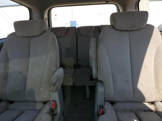 2007 Hyundai Entourage GLS