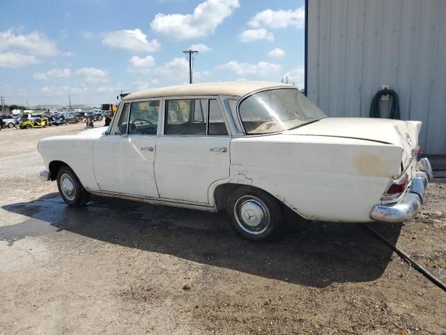 1966 Mercedes-Benz 230