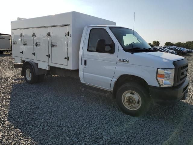 2018 Ford Econoline E450 Super Duty Cutaway Van