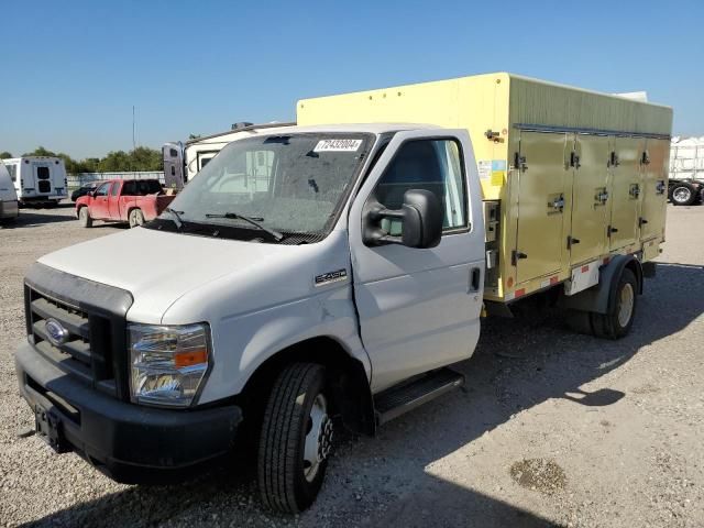 2017 Ford Econoline E450 Super Duty Cutaway Van