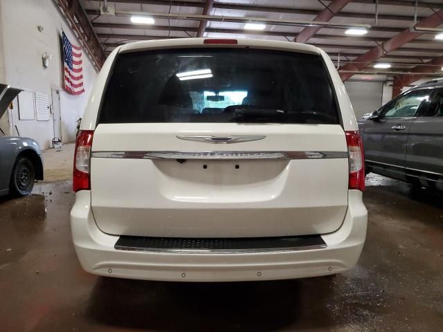 2013 Chrysler Town & Country Touring L