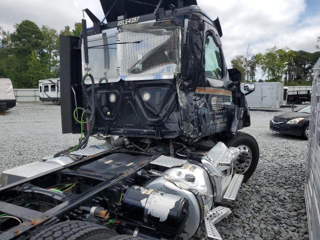 2020 Freigliner Cascadia 126