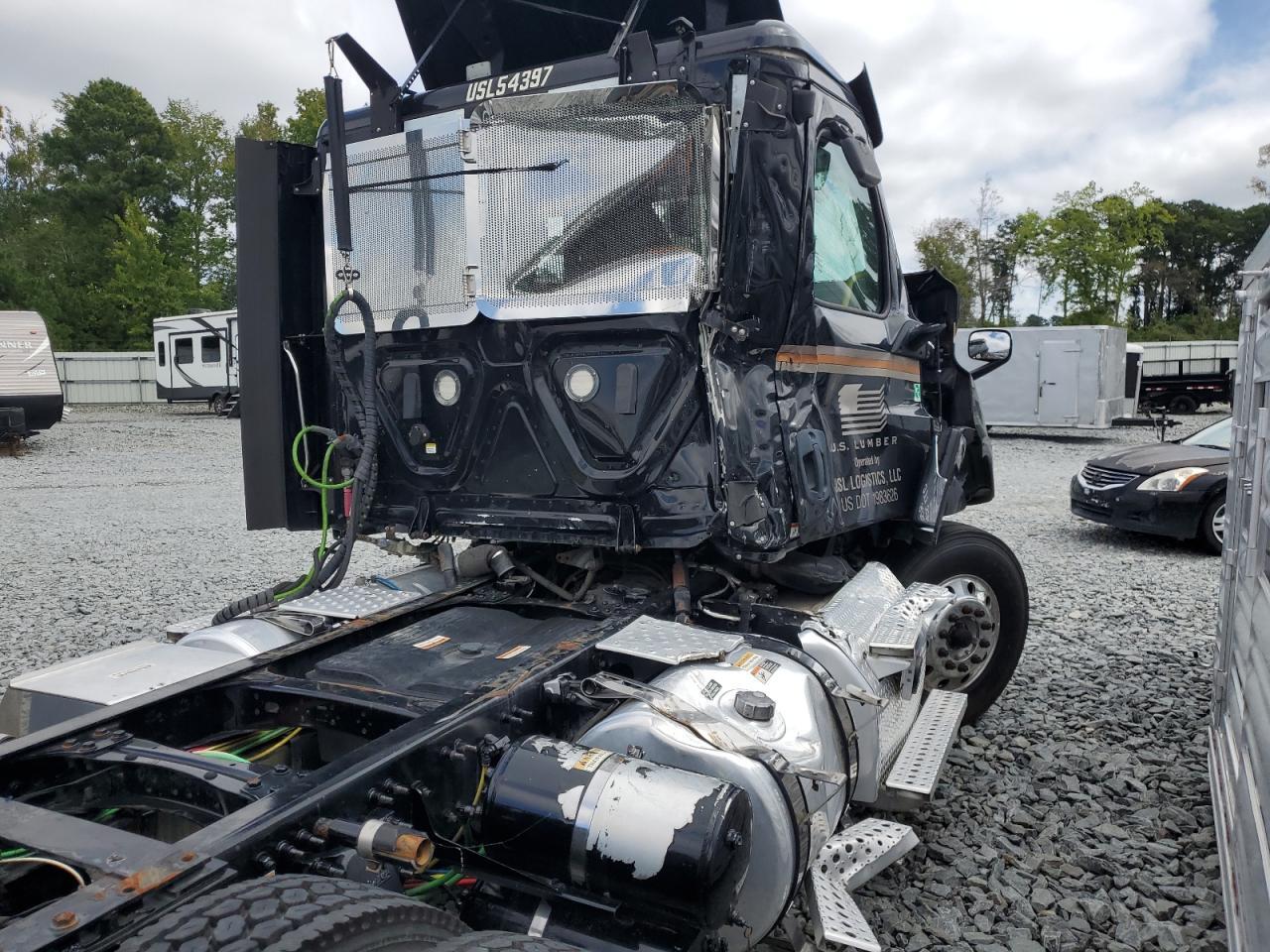 2020 Freigliner Cascadia 126