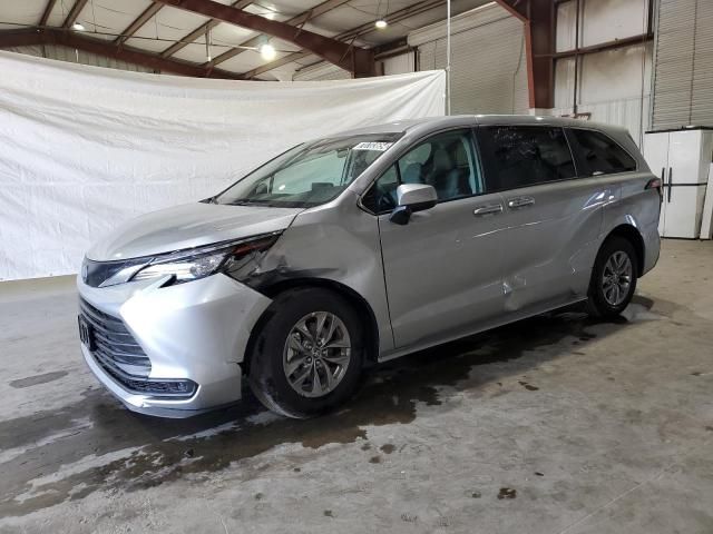 2024 Toyota Sienna LE