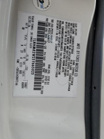 2005 Lincoln Town Car Signature Limited