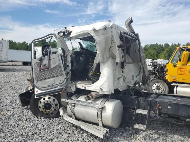 2018 Freightliner Conventional Coronado 132