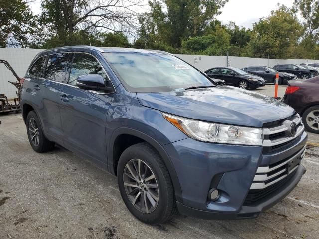 2017 Toyota Highlander SE