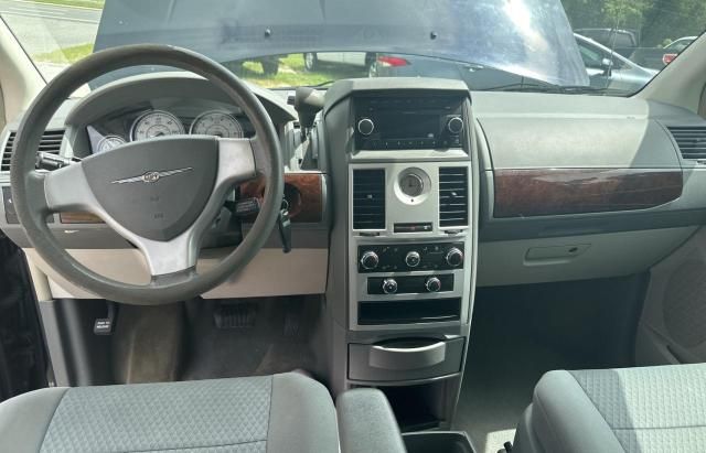 2010 Chrysler Town & Country LX