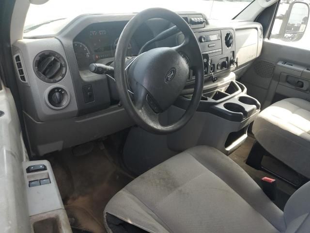 2017 Ford Econoline E350 Super Duty Cutaway Van