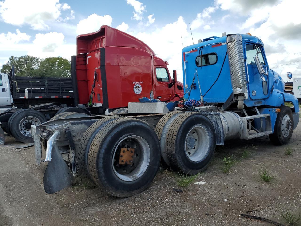 1996 Freightliner Conventional FLD112