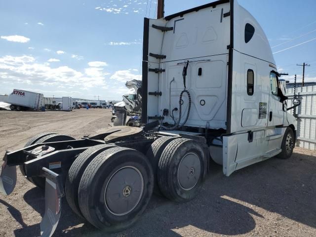 2019 Freightliner Cascadia 126