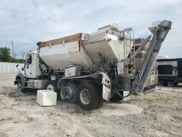 2017 Mack 800 GU800