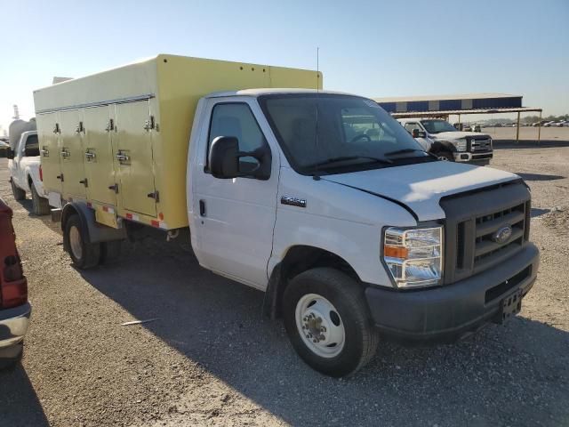 2018 Ford Econoline E450 Super Duty Cutaway Van