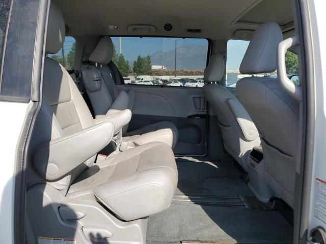 2016 Toyota Sienna XLE