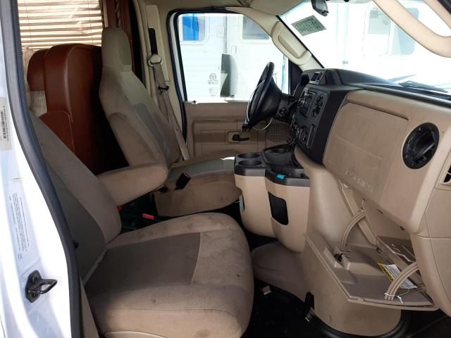 2016 Ford Econoline E350 Super Duty Cutaway Van