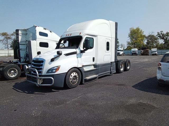 2020 Freightliner Cascadia 126