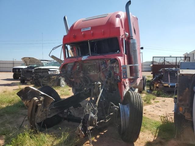 2000 Freightliner Conventional FLD120