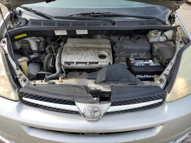 2004 Toyota Sienna CE